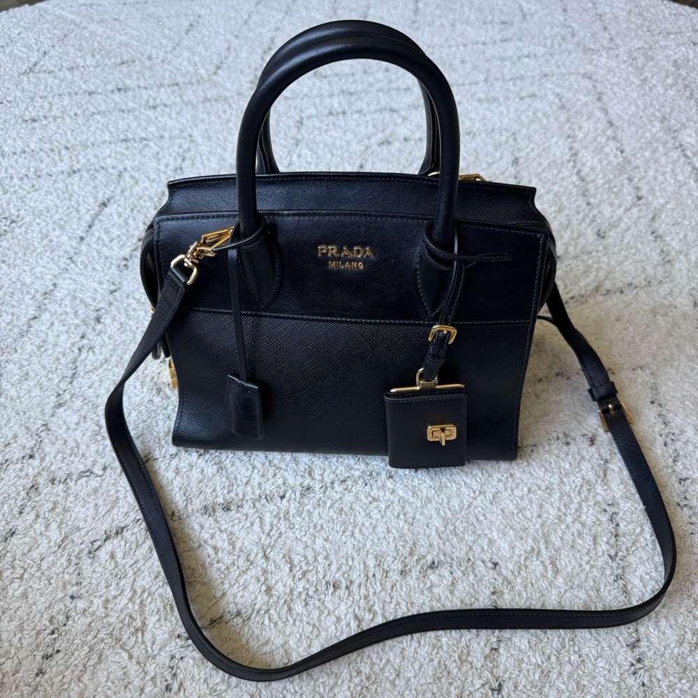 Prada Saffiano City Calfskin Medium Esplanade Tote in Nero Black